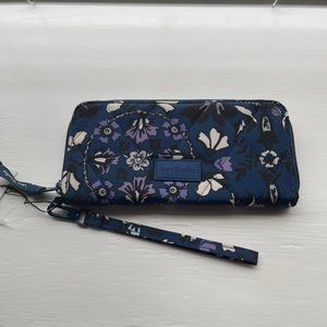 NWT Vera Bradley Blue Floral Ultralight RFID Accordion Wristlet Fleur Medallion
